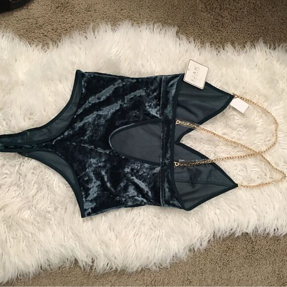 NWT! Green crush soft velvet interchangeable gold chain strap bodysuit - Picture 4 of 9